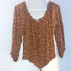 Off shoulder scrunch top